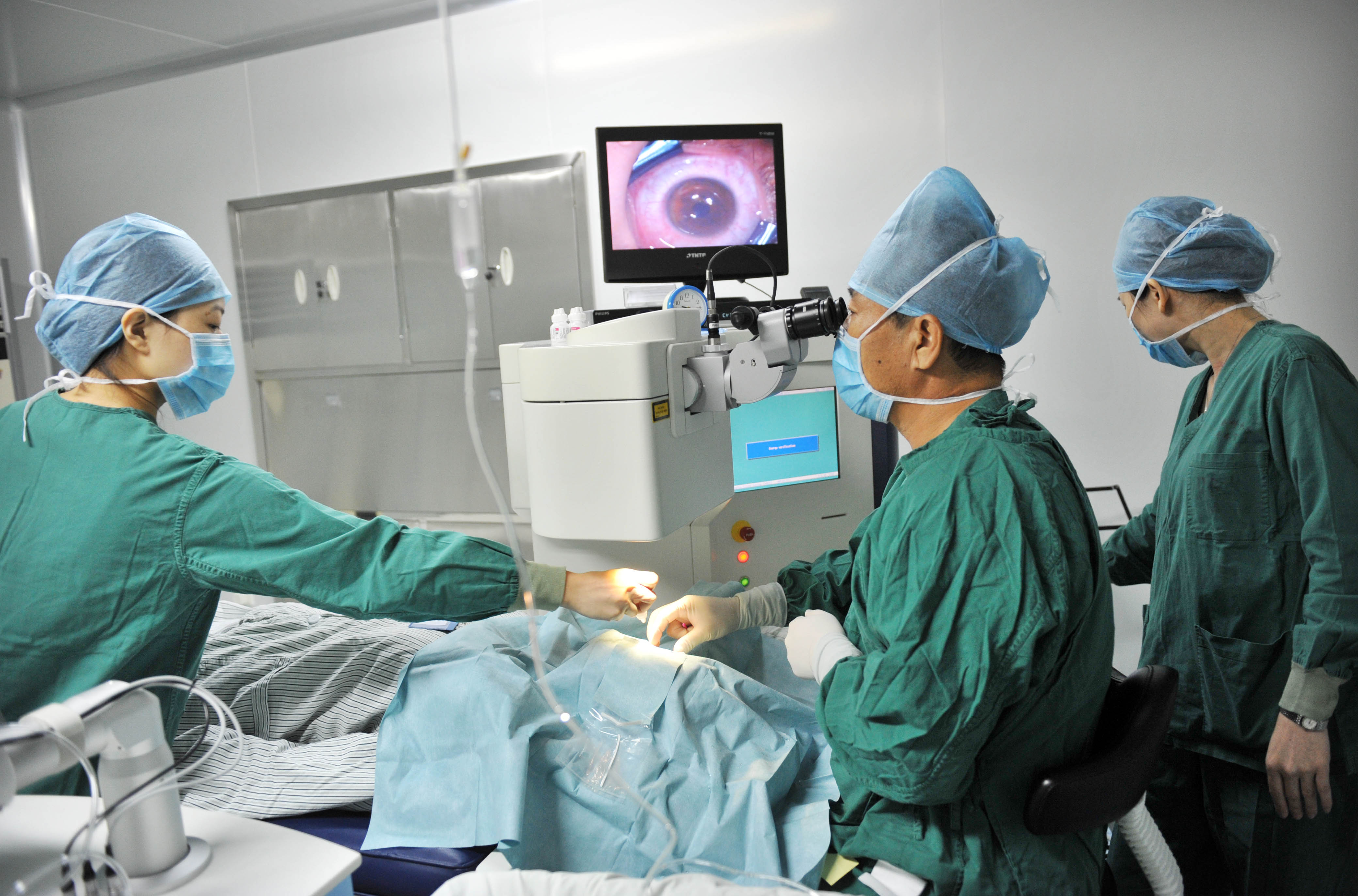 視頻:廈門眼科中心準(zhǔn)分子激光近視手